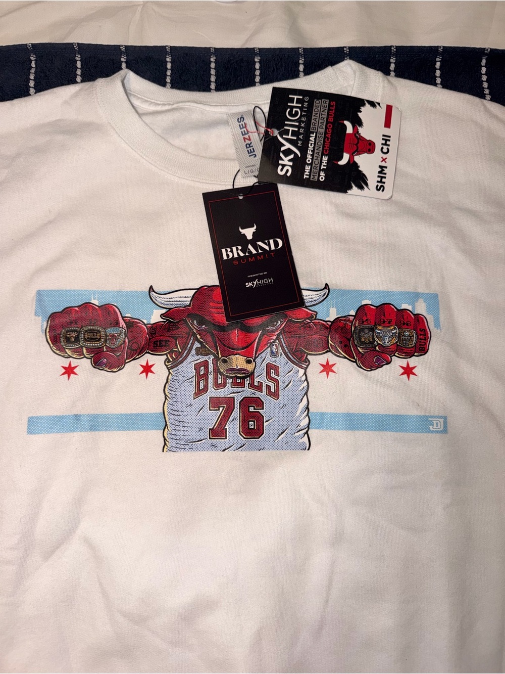 Jerzees White Tee with Red Chicago Bull Graphic and Blue Accents size L